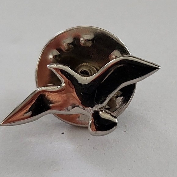 Silver-tone bird lapel pin stamped H.A.S Marketing. - Picture 2 of 4